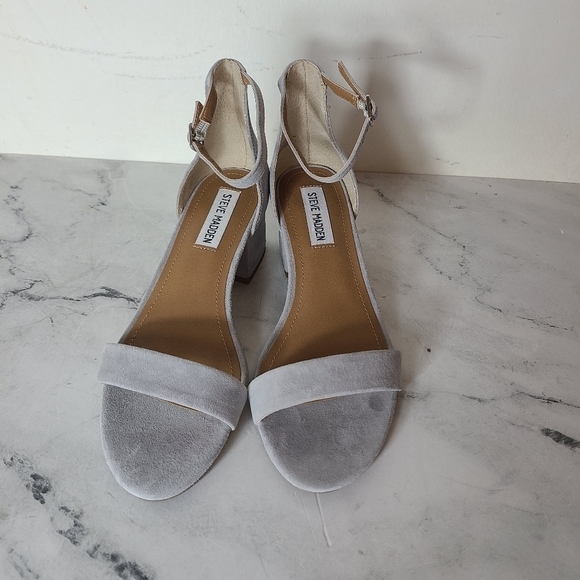 Steve Madden Ireneew Grey Suede Sandal Heel 7W New With Box - Picture 1 of 8